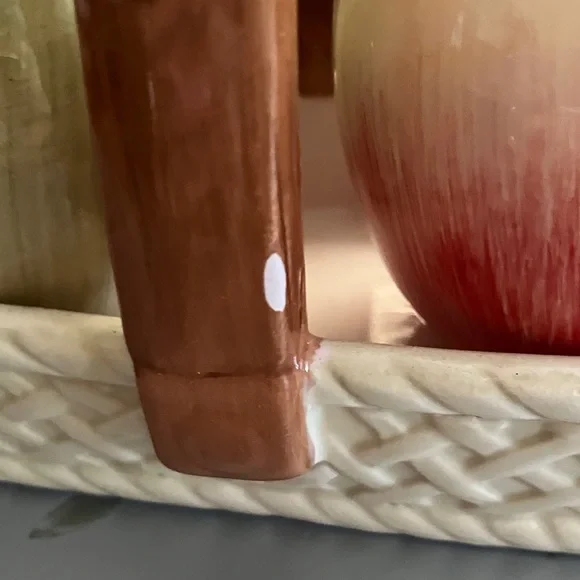 VTG Cracker Barrel Ceramic Salt/Pepper Apples in Basket Susan Winget Collection - Picture 3 of 7